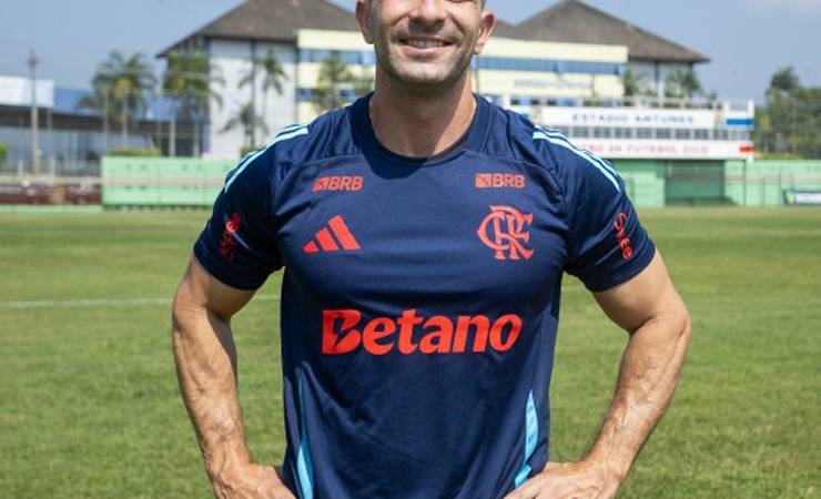 Flamengo anuncia Celso Silva como novo técnico do futebol feminino; expectativas são altas para a temporada