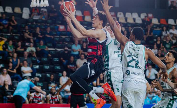 Flamengo estreia com vitória convincente no NBB: 102 a 86 sobre Bauru