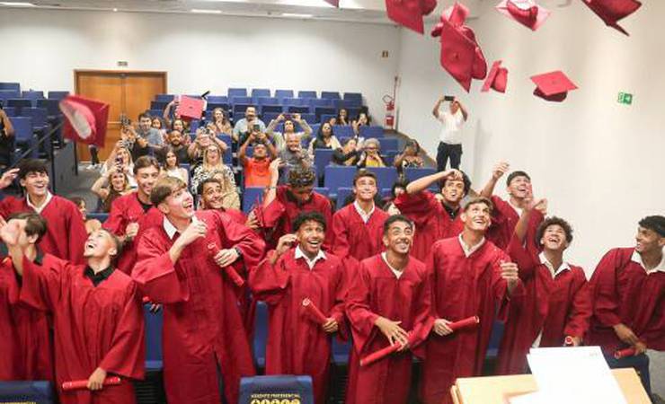 Formatura na base: Flamengo celebra conclusão de estudos de 26 atletas