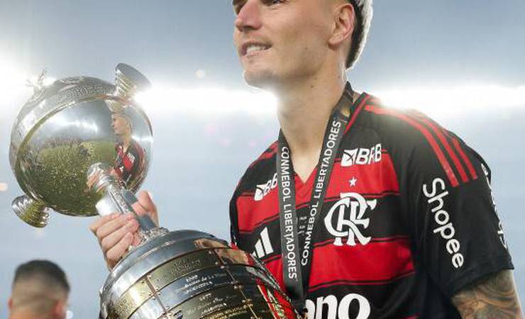 Varela brilha na final da Libertadores e impulsiona Flamengo à vitória sobre o Palmeiras