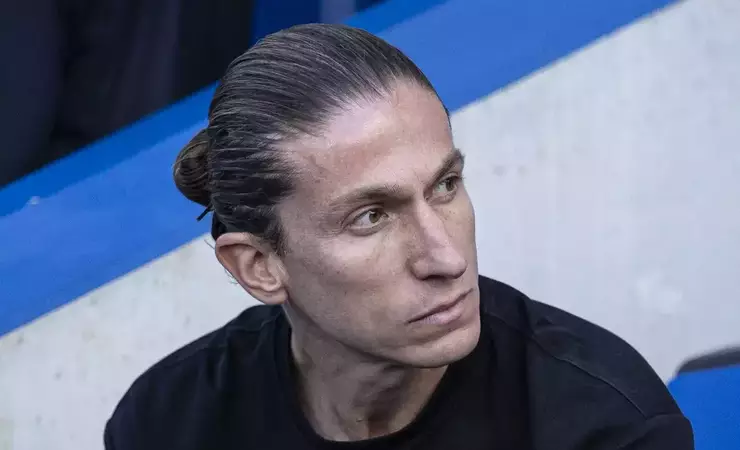 Filipe Luís lidera o Monaco na liga e contrasta com a filosofia do Flamengo