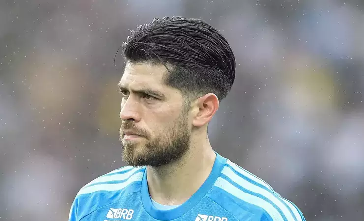 Rossi segue no Flamengo e diretoria já negocia renovação após sondagens árabes