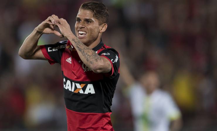 Após boatos sobre traição de jogador do Flamengo, modelo nega affair: 'Maior mentira'