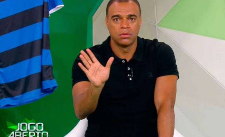 Denilson vê 'drible feio' de atacante do Flamengo em final do Carioca: 'Tem que ver meu DVD'