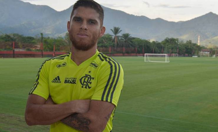 Cuéllar alega problemas pessoais e acaba afastado pelo Flamengo
