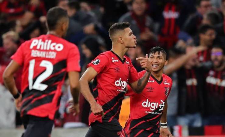 Destaque do Athletico-PR admite ter recebido proposta do Flamengo