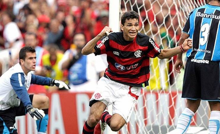 Ronaldo Angelim se empolga com liderança do Flamengo no Brasileirão: 'Vamos fazer 150 pontos'