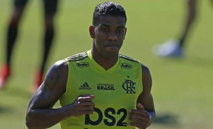 Flamengo nega oferta do Coritiba por Berrío; jogador não deve ser emprestado