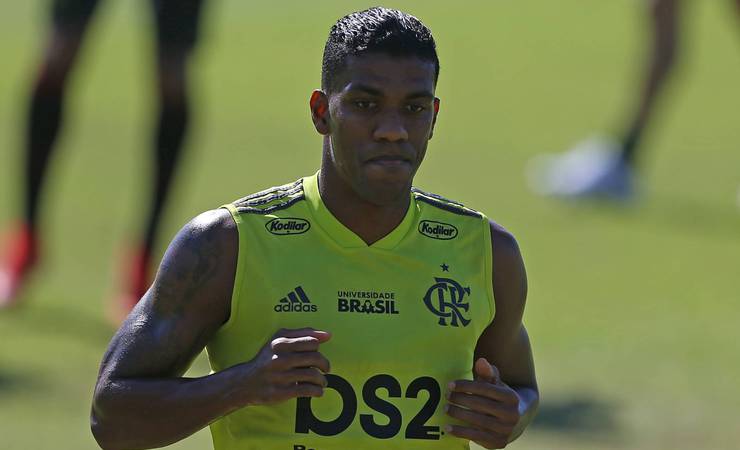 Sem Cuéllar, atacante do Flamengo é surpresa em convocação da seleção colombiana