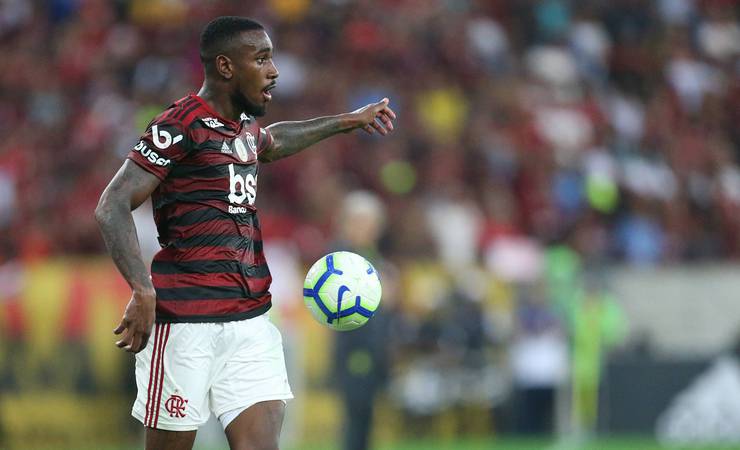 Comentarista rasga elogios a Gerson: 'É o dono do jogo no Flamengo'