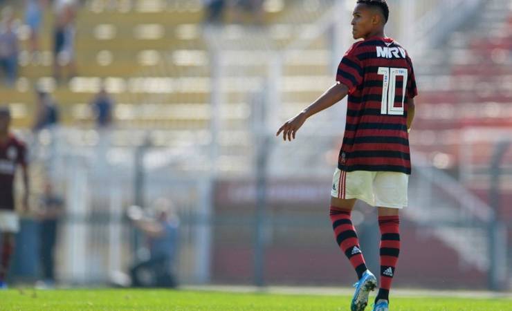 Flamengo encaminha renovação com joia que terá a maior multa da história do clube