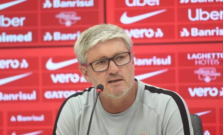 Treinador do Internacional detona arbitragem após derrota para o Flamengo