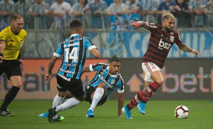 Flamengo tem três gols anulados, empata com o Grêmio e leva vantagem para o Rio
