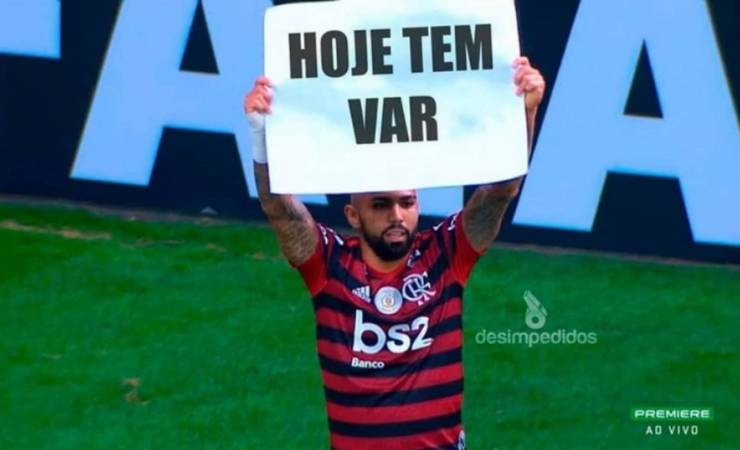 'Hoje tem quase gol do Gabigol!' Internautas ironizam gols anulados de atacante do Flamengo