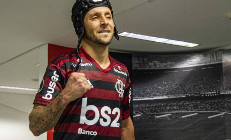 Rafinha revela que estrelas do Bayern acompanham o Flamengo: 'Quando tem jogo, me mandam mensagens'