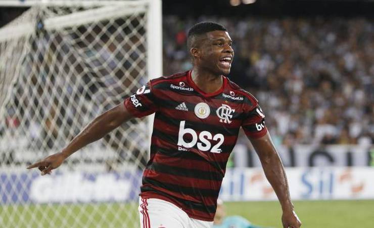 Flamengo e Grupo City avançam em negociação por Lincoln, mas valor de opção de compra ainda é empecilho