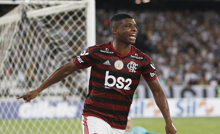Flamengo rejeita propostas da Europa, e atacante deve ser observado por Domènec