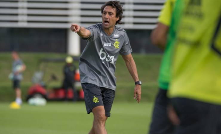 Auxiliar de Jesus rasga elogios ao Flamengo: 'Só quem está aqui entende a grandeza'