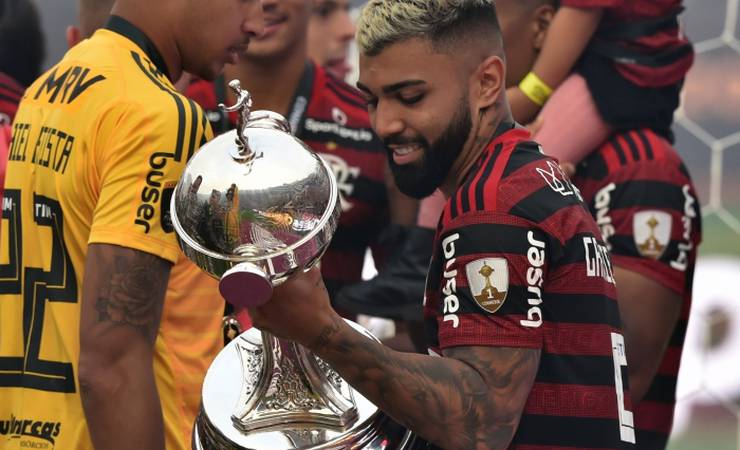 'A Libertadores do Flamengo é muito maior que o Mundial do Corinthians', diz jornalista