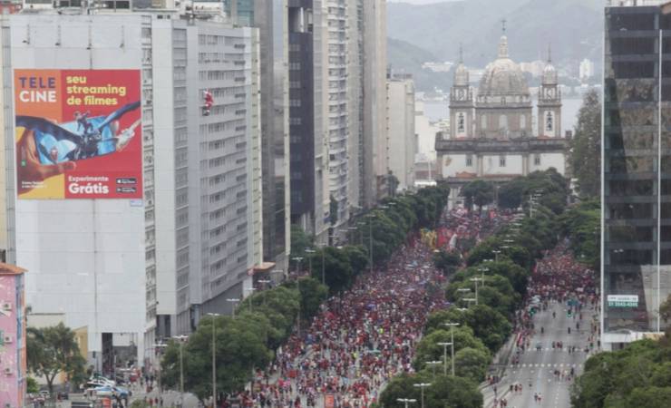 Grupo de ladrões causa tumulto em comemoração do título do Flamengo no Centro
