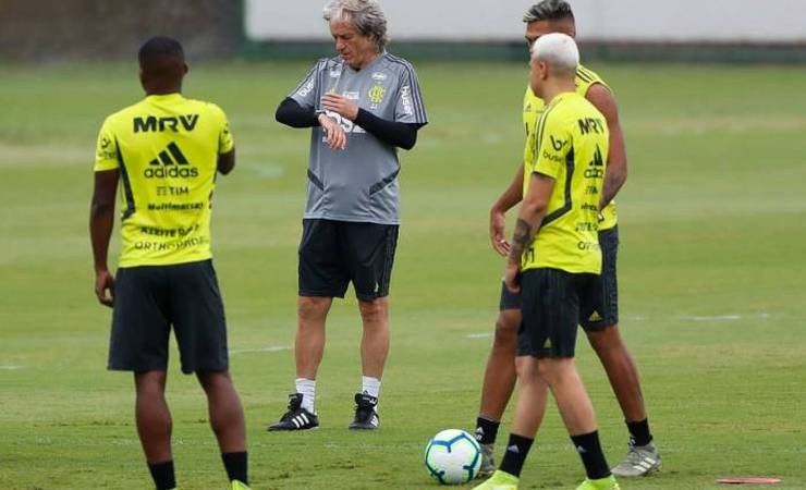 Flamengo realiza teste da Covid-19 em comissão técnica e jogadores