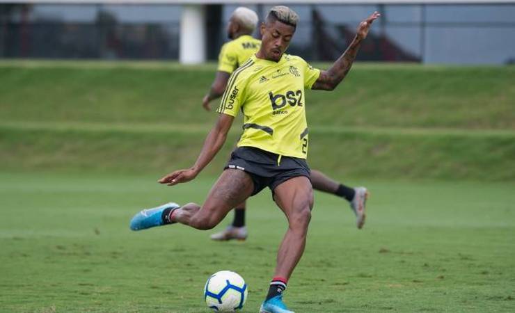 Na reapresentação do Flamengo, Bruno Henrique treina e deve jogar o Mundial