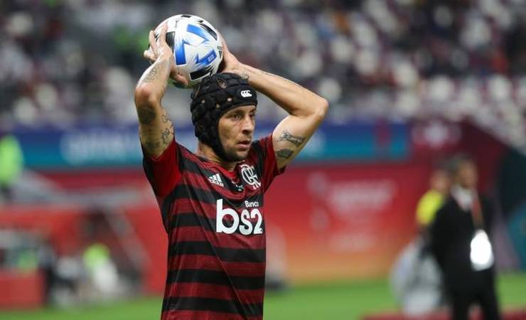Em alta no Flamengo, Rafinha vira nome forte para voltar à Seleção