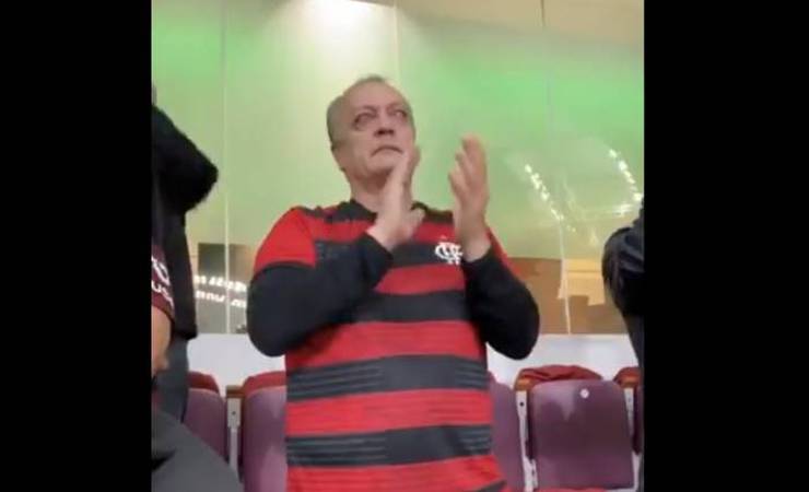 Vídeo: ídolo rubro-negro se emociona com entrada do Flamengo em campo no Mundial