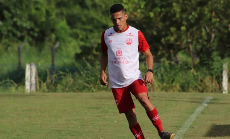 Contratado junto ao Náutico, atacante Thiago jogará o Carioca pelo profissional