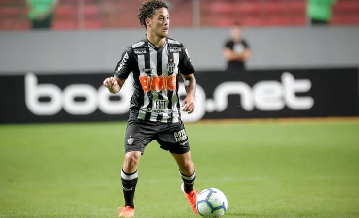Apesar de acerto com Isla, Flamengo ainda busca contratação de Guga