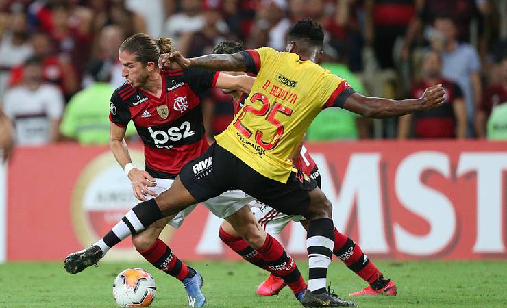 Jogo do Flamengo na Libertadores precisou trocar de estádio por conta de gramado ruim