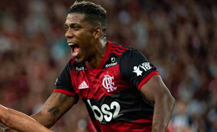 Flamengo libera, e Berrío viaja para assinar com o Khor Fakkan, dos Emirados Árabes