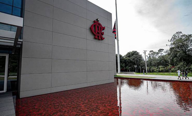 Em meio à crise, Flamengo demite funcionários da base e planeja novos desligamentos em maio