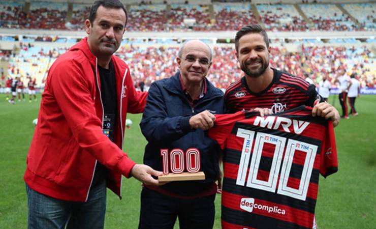 Ex-presidente, Bandeira de Mello afirma que renovaria contrato de Diego no Flamengo