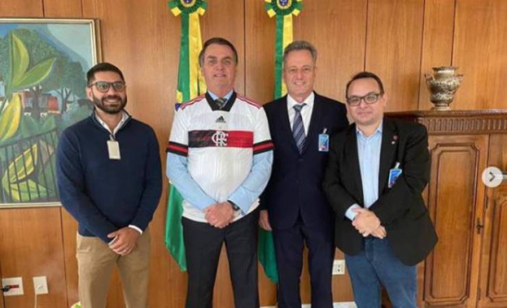 Presidente do Flamengo se reúne com Bolsonaro e Brasília pode ser opção para treinamentos