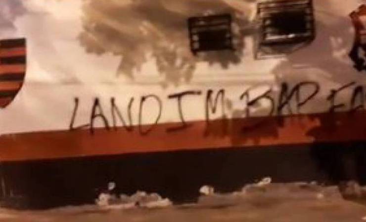 Fotos: muros da sede do Flamengo, na Gávea, amanhecem pichados: 'Landim e Bap fascistas'