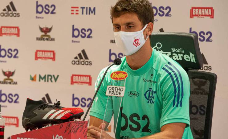 Rodrigo Caio deve voltar ao Flamengo em duelo contra o Corinthians