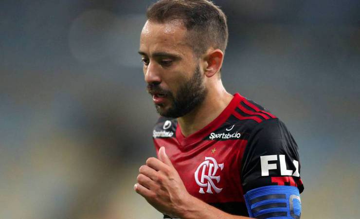 Al Nasr possui documento assinado pelo Flamengo autorizando venda de Everton Ribeiro
