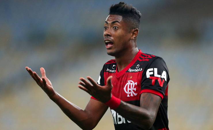 Flamengo anuncia transmissão com imagens na Fla TV, mas volta atrás e deleta post