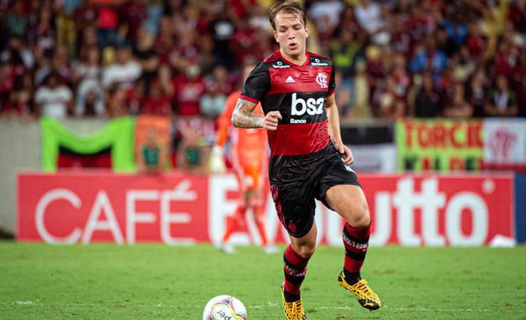 Flamengo e Farense trocam documentos, e Matheus Dantas fecha com o clube português por três anos