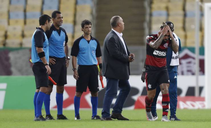 'Sou eu que vou sair, p****': árbitro relata porque expulsou Gabigol em Flamengo x Fluminense