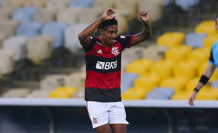 Após polêmica, radialista pede desculpas a jogador do Flamengo ofendido