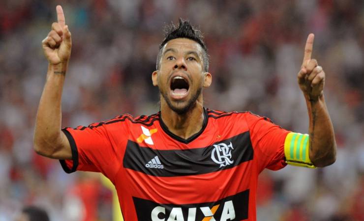 Léo Moura comenta saída de Rafinha do Flamengo: 'Se eu estivesse no lugar dele, dificilmente sairia'