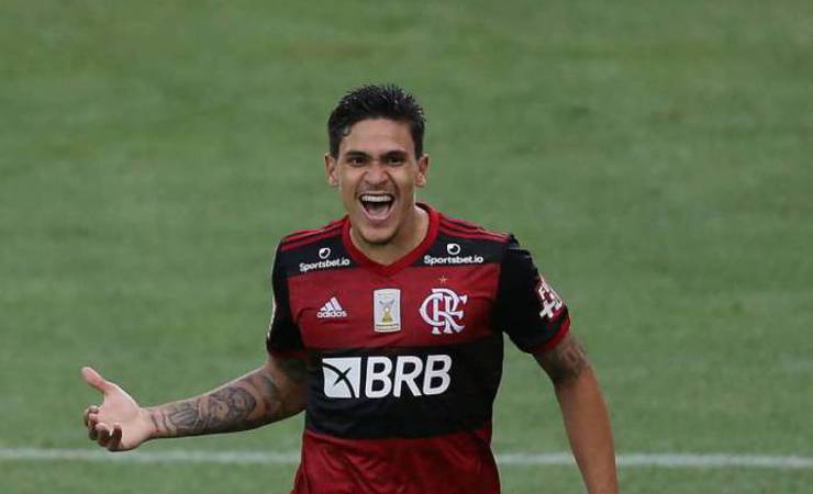 Galvão Bueno rasga elogios a atacante Pedro: 'A bola gosta dele'