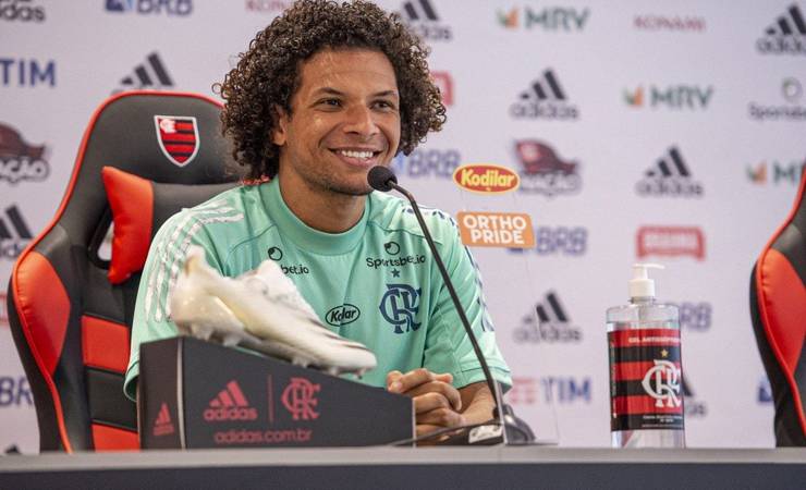 Willian Arão se vê à vontade como zagueiro e diz que troca de técnicos atrapalharam temporada do Flamengo