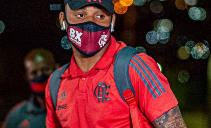 Ex-jogador do Flamengo se destaca em líder do Brasileiro e torcedores detonam dirigentes