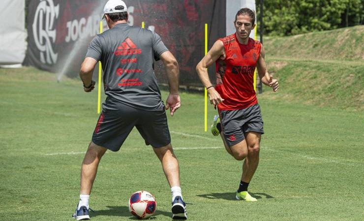 Filipe Luís admite que pediu para árbitro não expulsar Rodinei em jogo entre Flamengo e Internacional