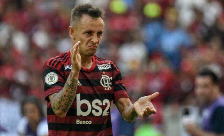 Ex-jogador do Flamengo afirma que não entende exigência de torcedores por Rafinha