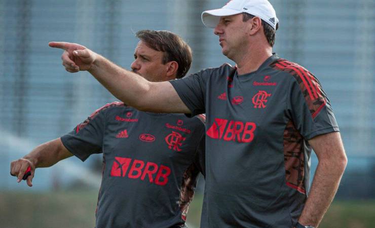 Com treinos divididos, Flamengo deve manter time alternativo contra o Botafogo