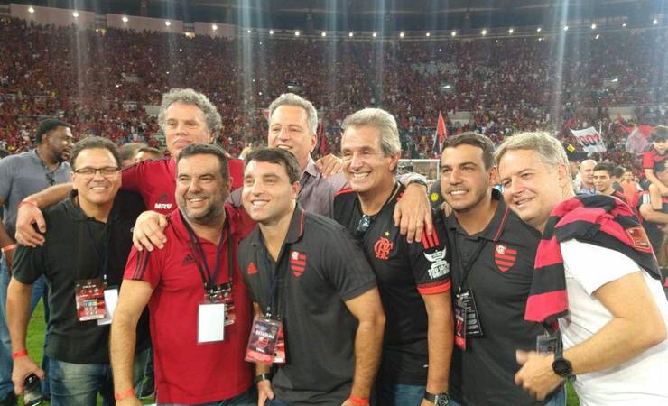 Rafinha é passado, e Conselho de Futebol do Flamengo se reúne para planejar semana do clube